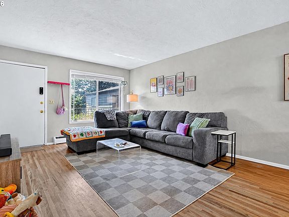 5th image of 3911 NE Killingsworth St