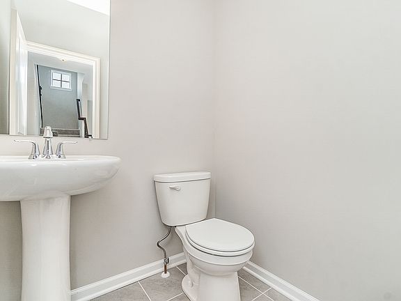 4th image of 11170 Isles Ave