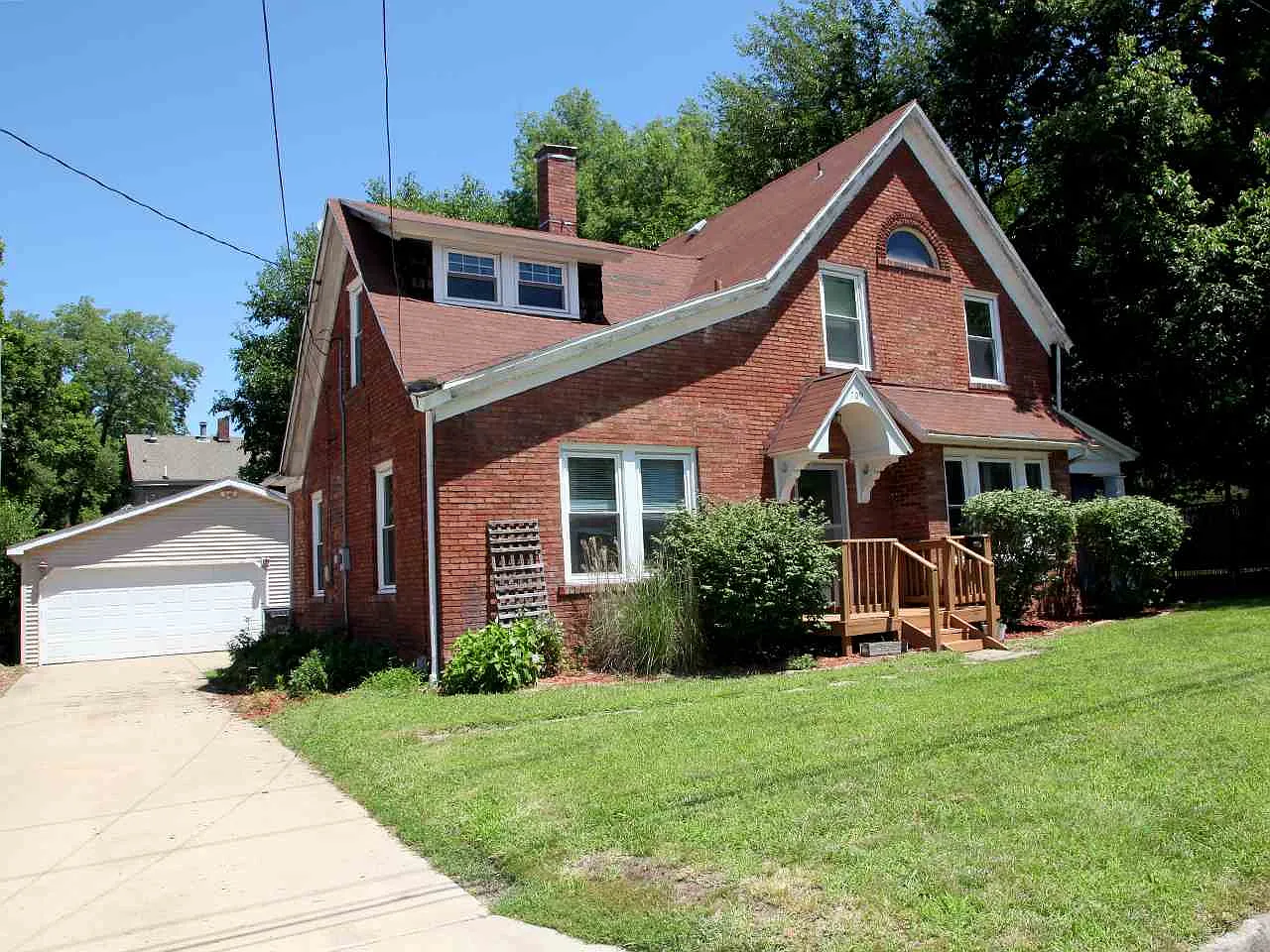 709 McLean St photo 1