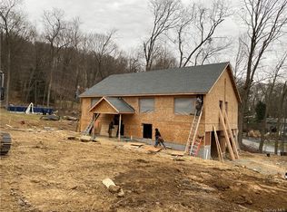 10 Lower Lake Rd, Mahopac, NY 10541