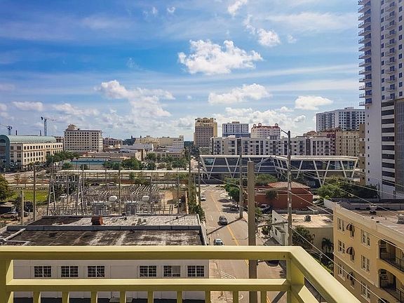 4th image of 610 Clematis St APT 724