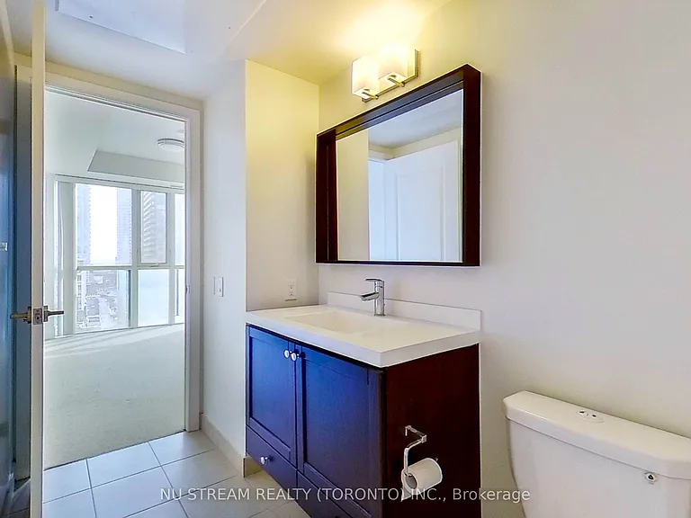 560 Front St W #829 — Photo 27