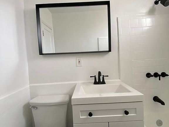 5th image of 837 W 54th St