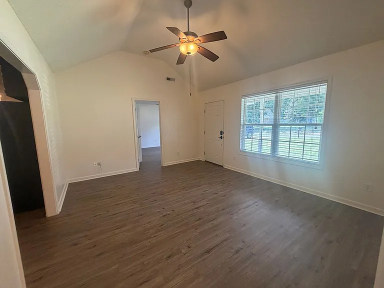 3290 Valencia Dr — Photo 4