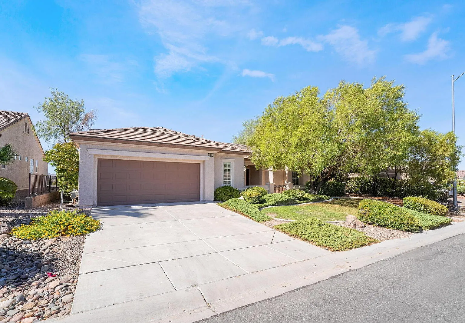 3 bed, 2.5 bath, 2321 sqft, $2,500 — Photo 1
