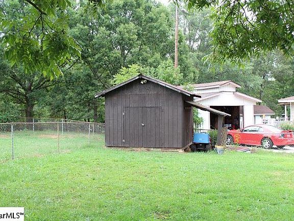 5th image of 123 Cedar Creek Dr