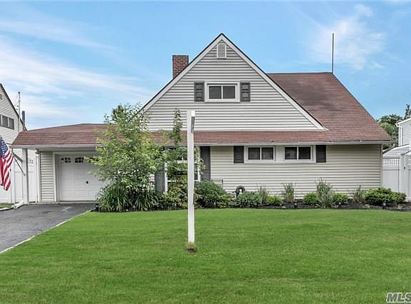2nd image of 107 Sprucewood Dr
