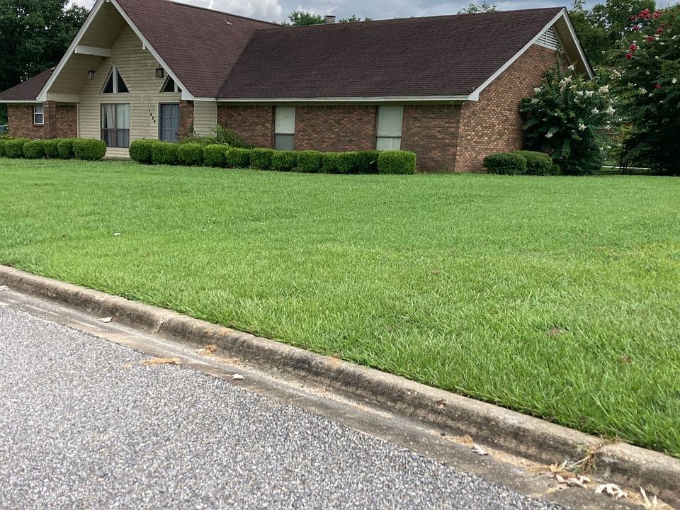 2nd image of 7024 Fairway Dr