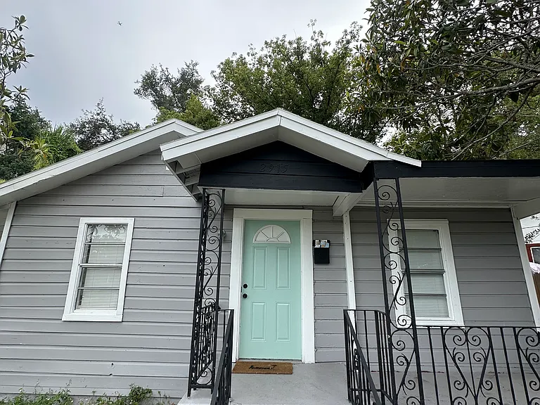2915 E 18th Ave — Photo 1