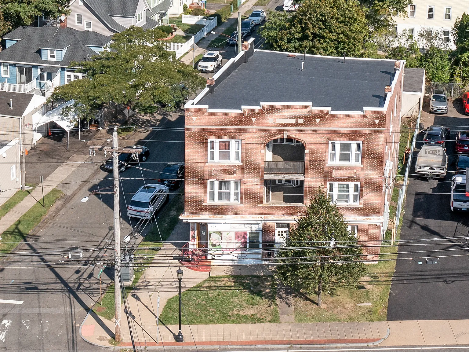 3 bed, 1000 sqft, $2,400 — Photo 1