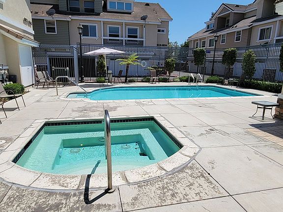 3rd image of 4841 Sapphire Way