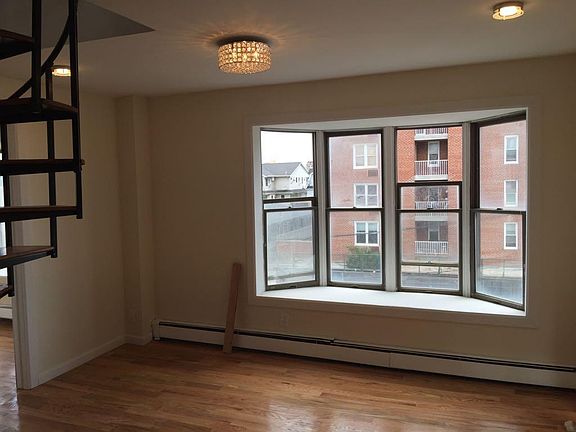 3rd image of 131 Beach 122nd St #3