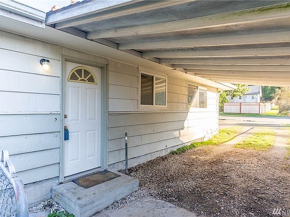 A view from the main entrance, which takes you inside of the utility/mudroom. 
