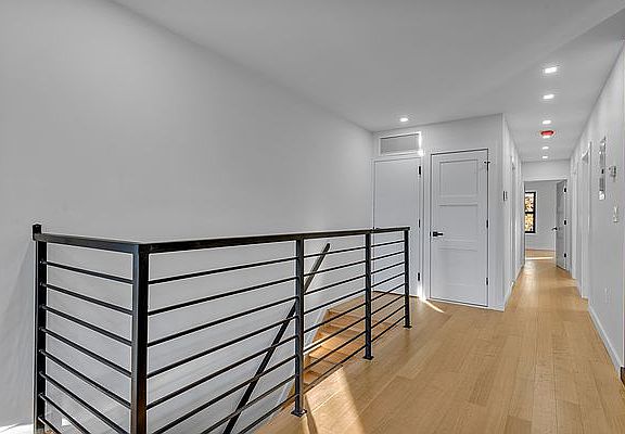 5th image of 935 E 31st St #B
