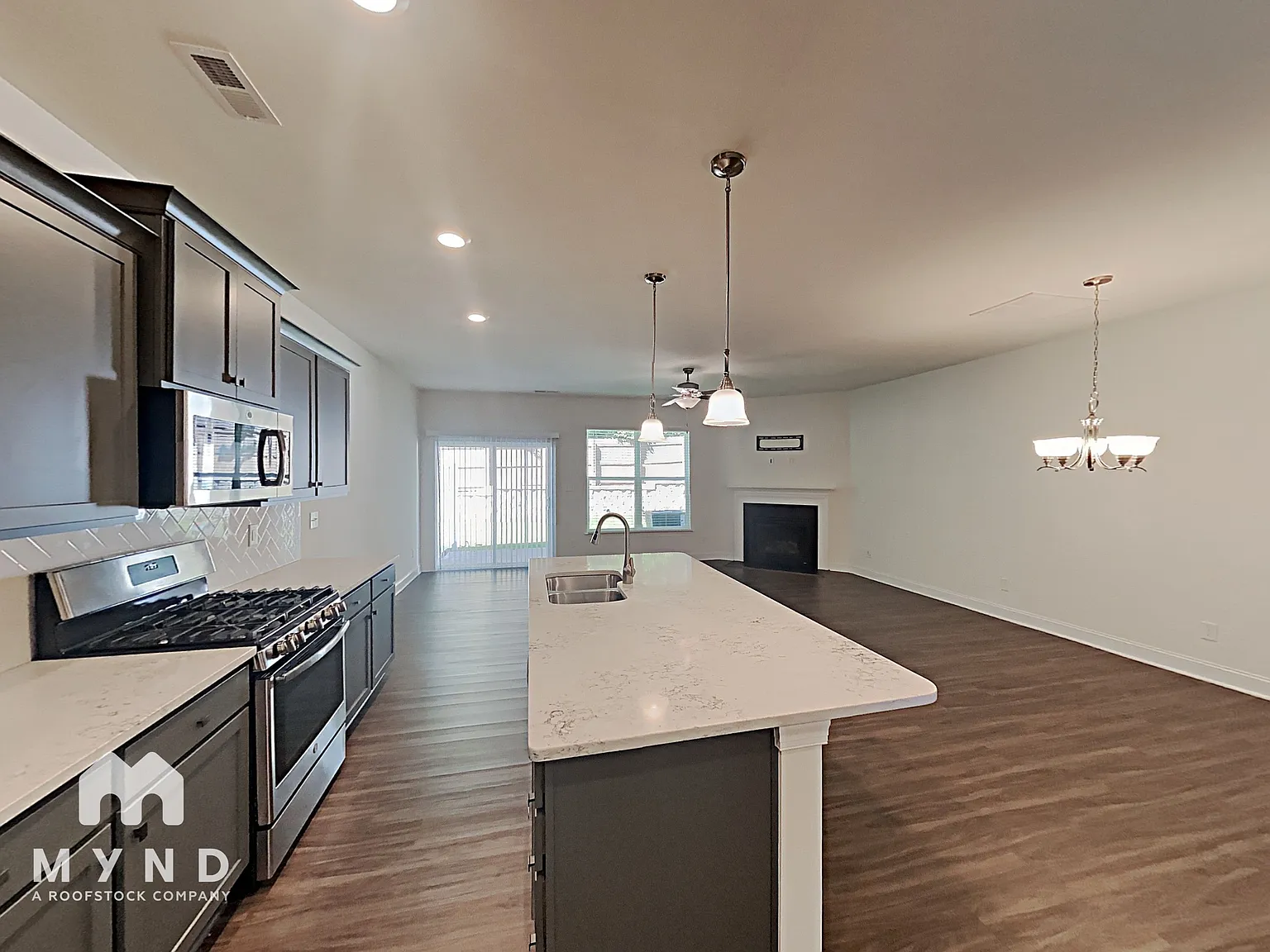 3 bed, 2.5 bath, 1877 sqft, $2,115 — Photo 4