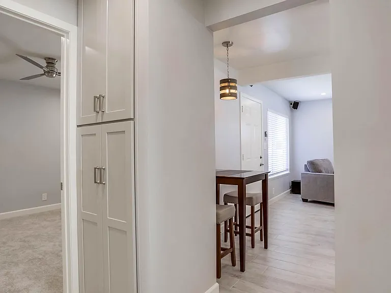 126 W Canada #C — Photo 23