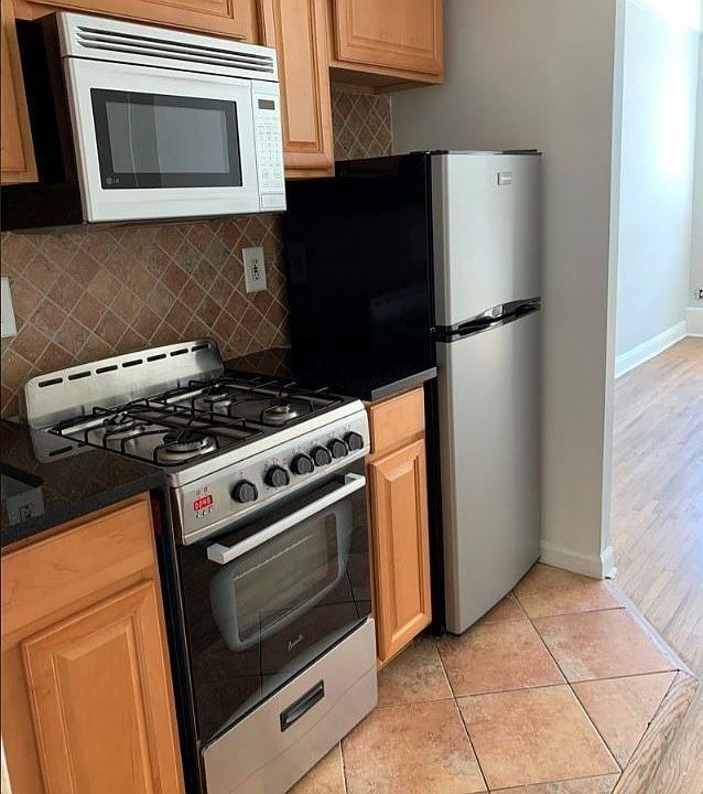 2nd image of 1582 1st Ave #C