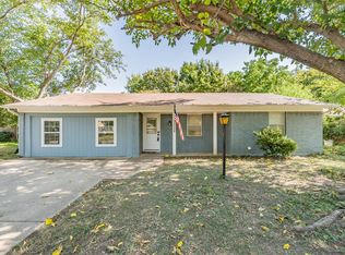 756 NW Wood St, Burleson, TX 76028
