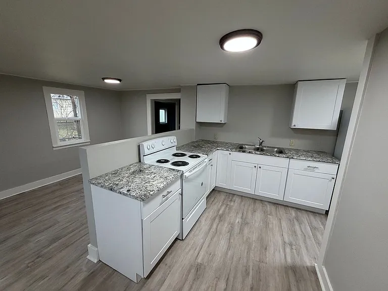1906 SE Byers Pl — Photo 6