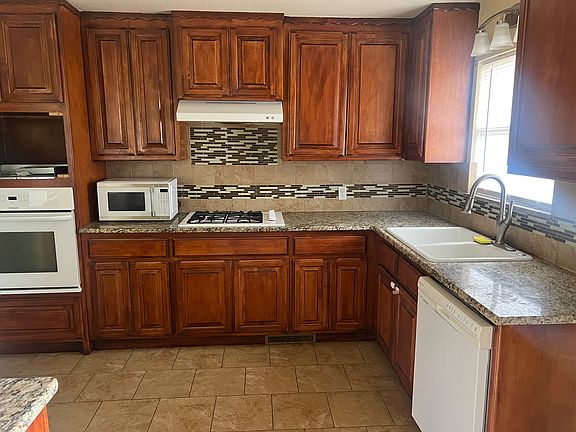 3rd image of 126 Orchard Dr