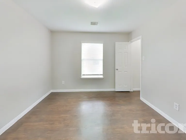 21427 Wilona Way — Photo 13