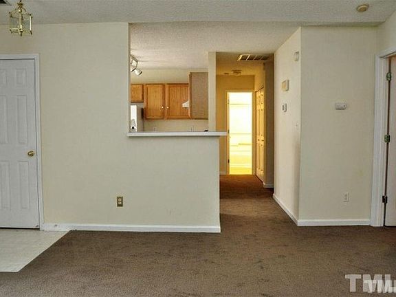 5th image of 4126 Pin Oak Dr