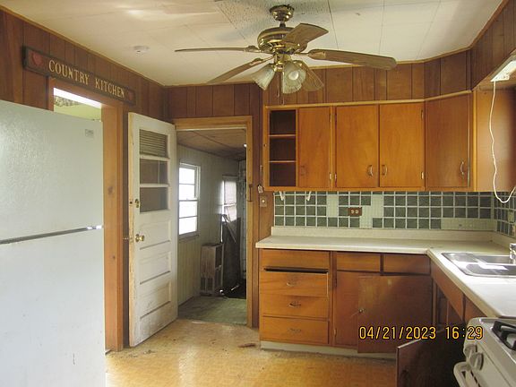 3rd image of 16436 Central Park Ave