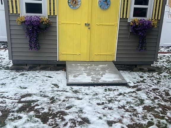 3rd image of 257 Calvin St