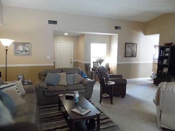 4th image of 4904 Grainary Ave