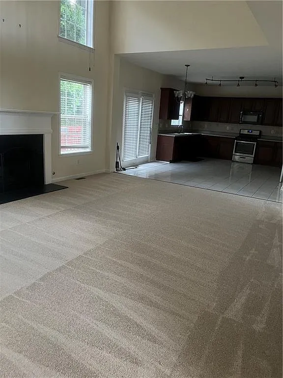 4 bed, 2.5 bath, 3408 sqft, $2,750 — Photo 4