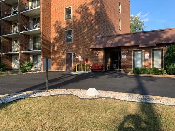 255 S West Ave APT 403, Elmhurst, IL 60126
