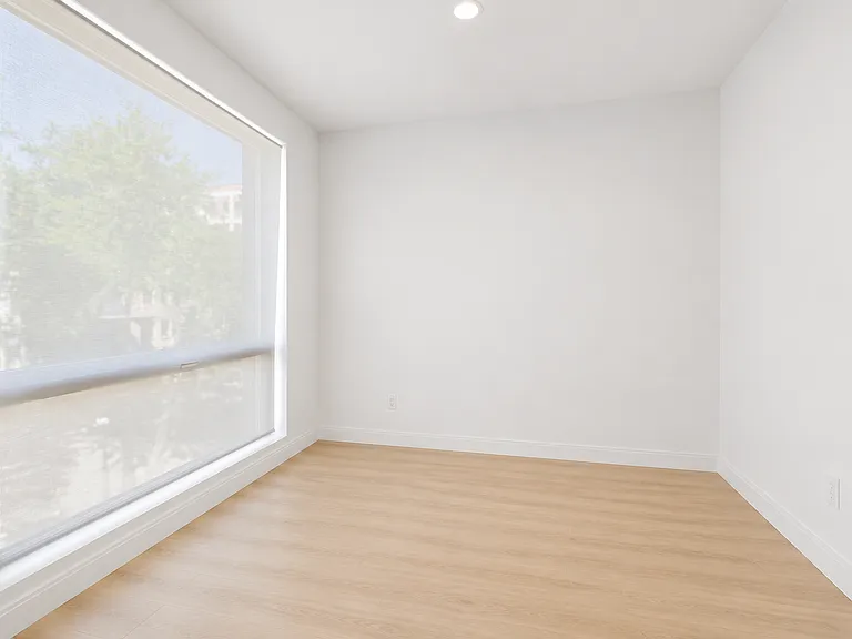 947 W Sunnyside Ave #310 — Photo 8