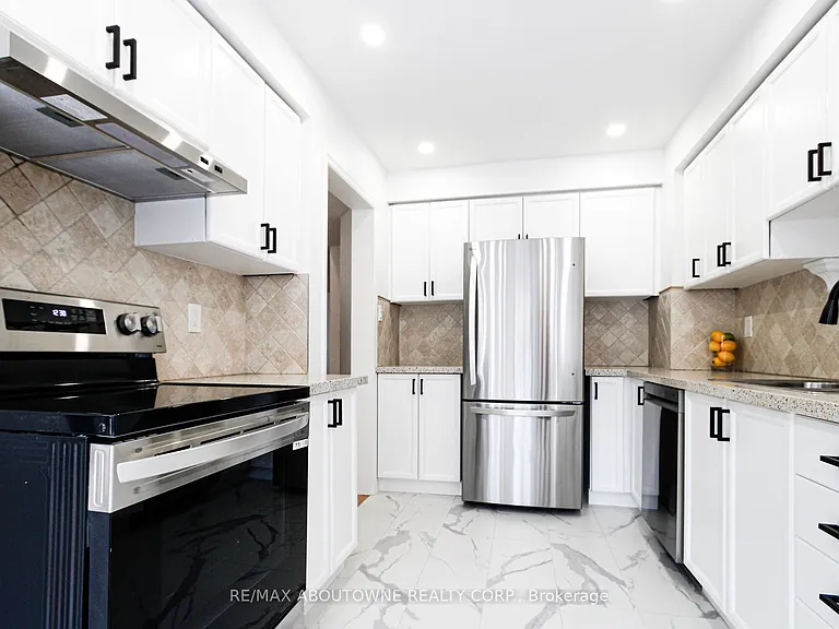 1114 Lindsay Dr — Photo 12