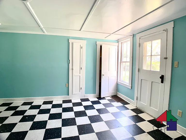 102 Northfield St — Photo 6