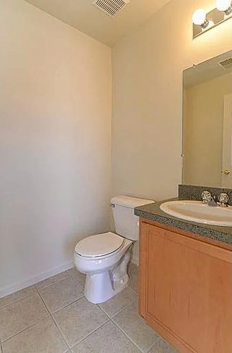 2 bed, 2.5 bath, 1380 sqft, $2,100 — Photo 4