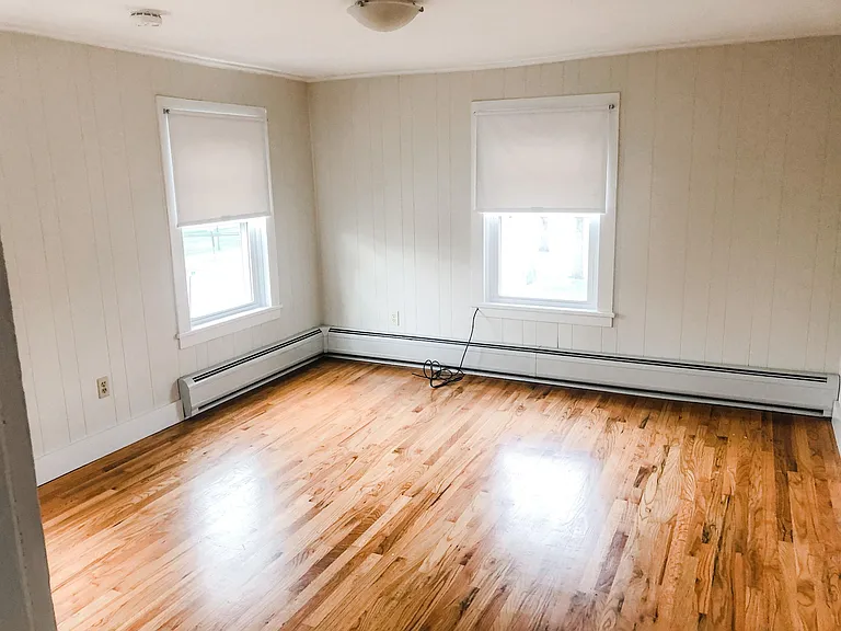 Large Bed Room with large walk-in closet