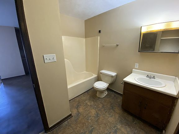 2nd image of 113 Meadow Green Dr APT 19