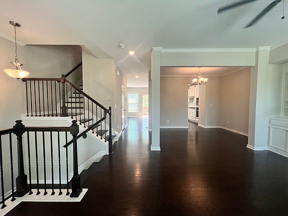 5th image of 701 Sunset Park Dr
