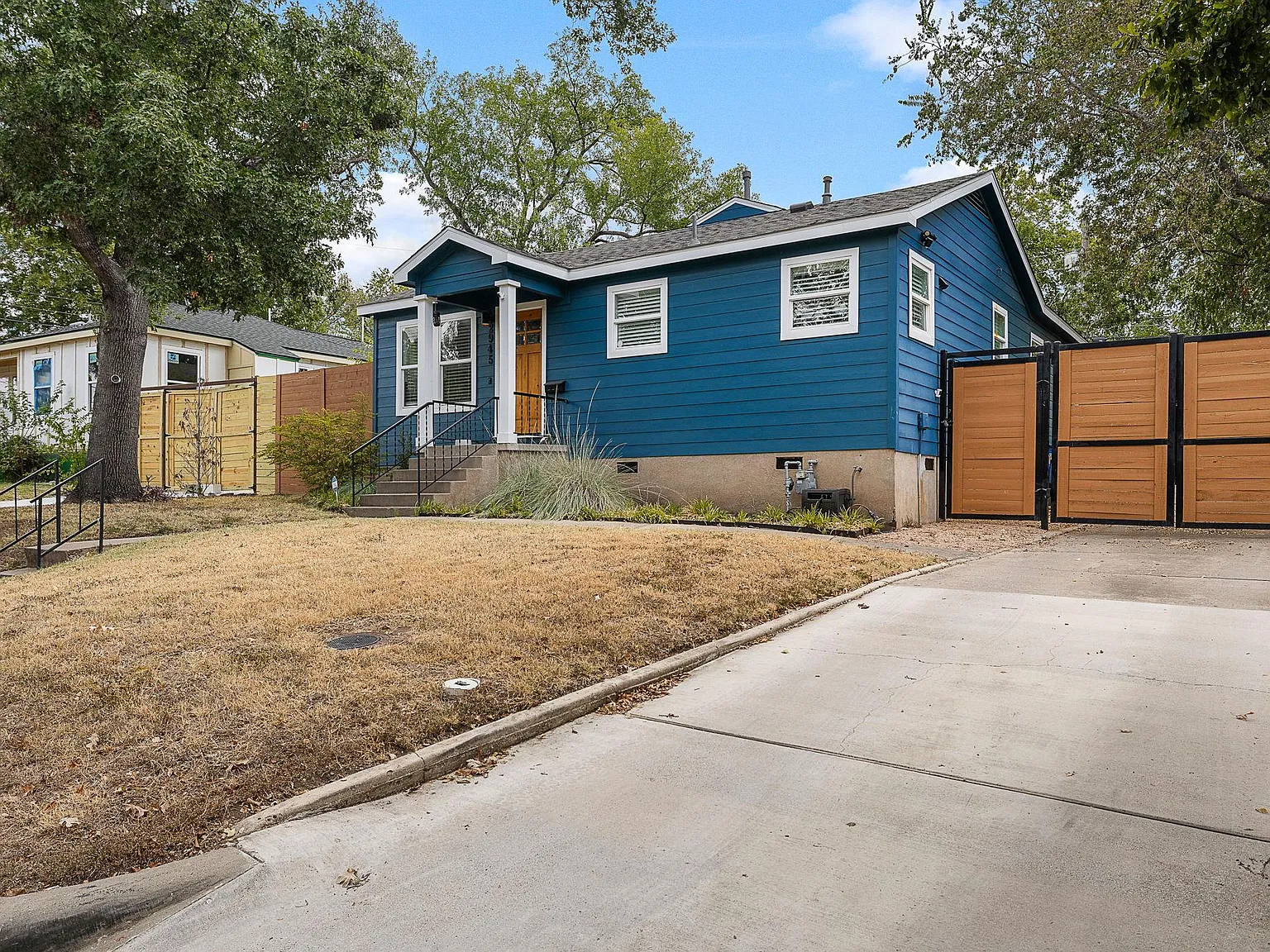 3 bed, 2.0 bath, 1372 sqft, $3,400 — Photo 3