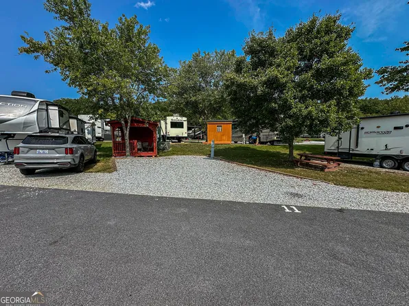 11 Fleetwood Dr, Dillard, GA 30537