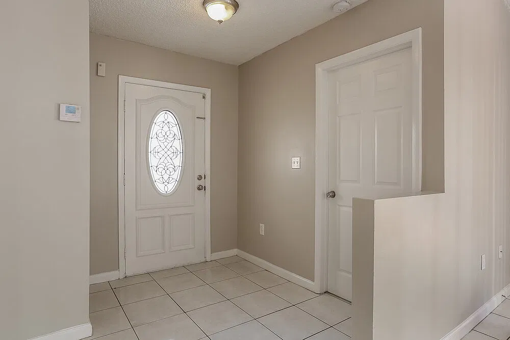 3 bed, 2.0 bath, 1367 sqft, $3,080 — Photo 3