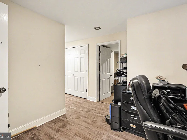 7409 Lake Dr — Photo 26