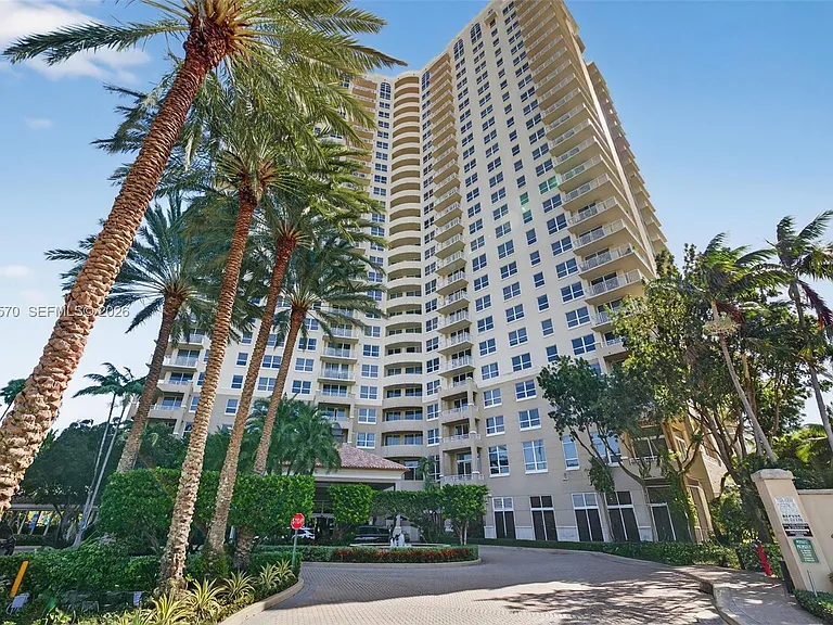 19501 W Country Club Dr #313 — Photo 47