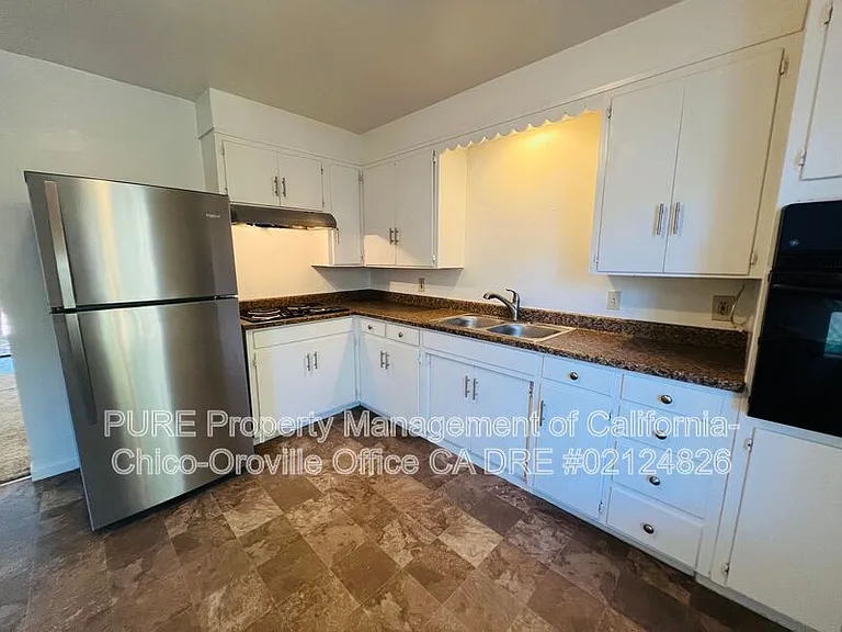 9210 Goodspeed St #B — Photo 5