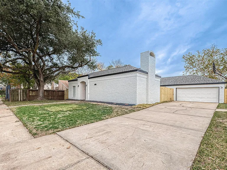 10811 Villa Lea Ln — Photo 2