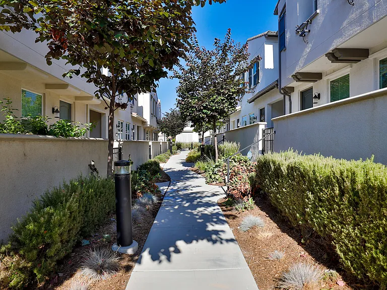 7070 Montecito Ln — Photo 53