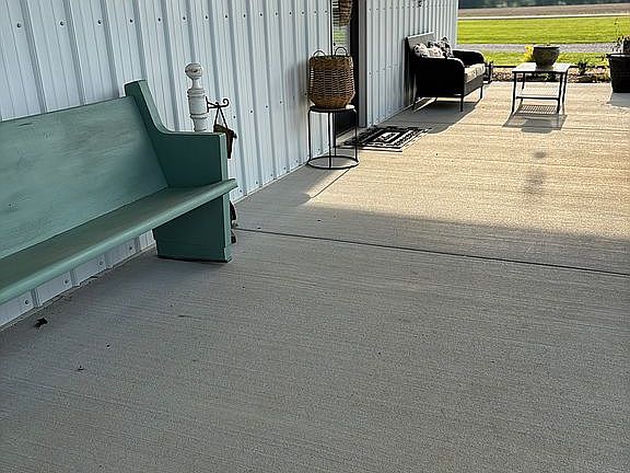 1 of 4 large coveredporches