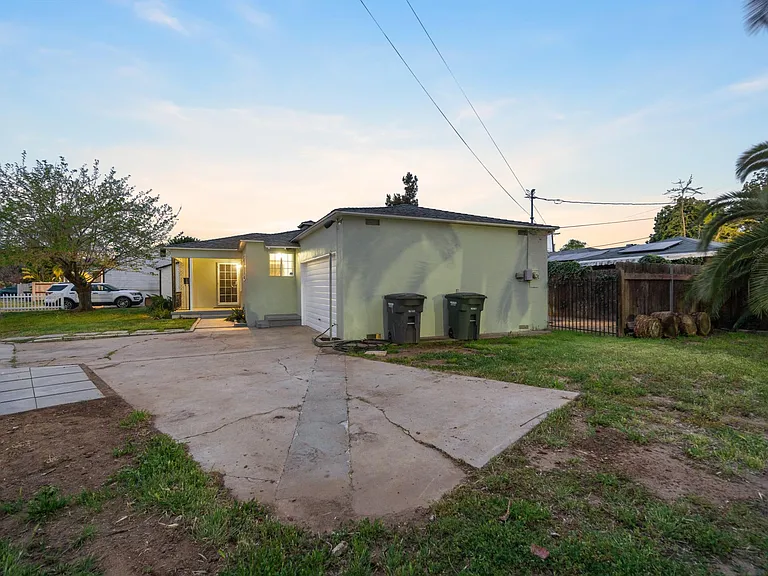 514 Prescott Ave — Photo 2