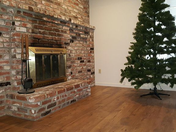 5th image of 18762 Park Tree Ln