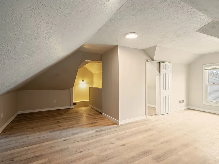1012 E Taylor St — Photo 10